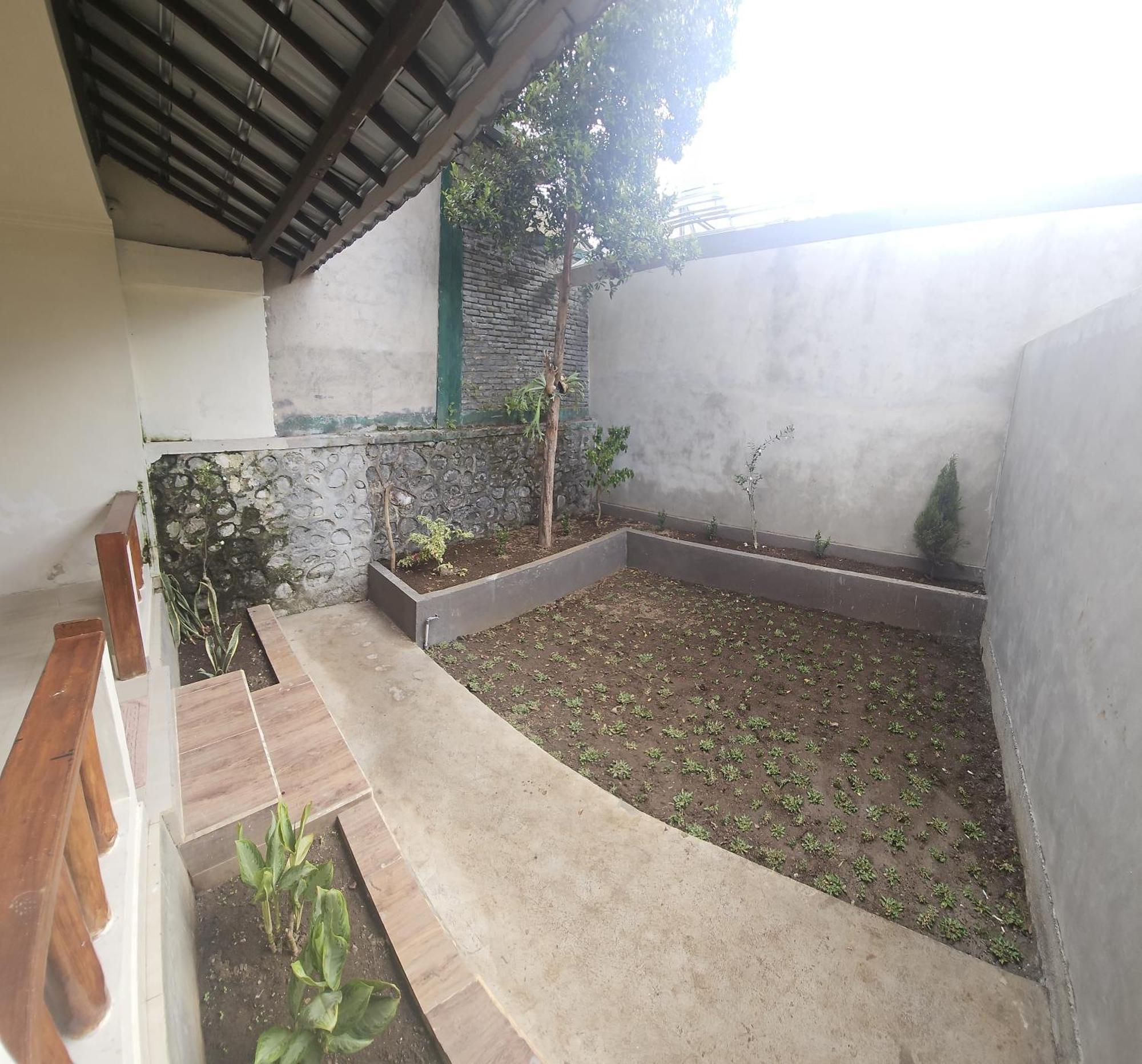 Rinjani Trekking Center Hotel Senaru Exterior photo